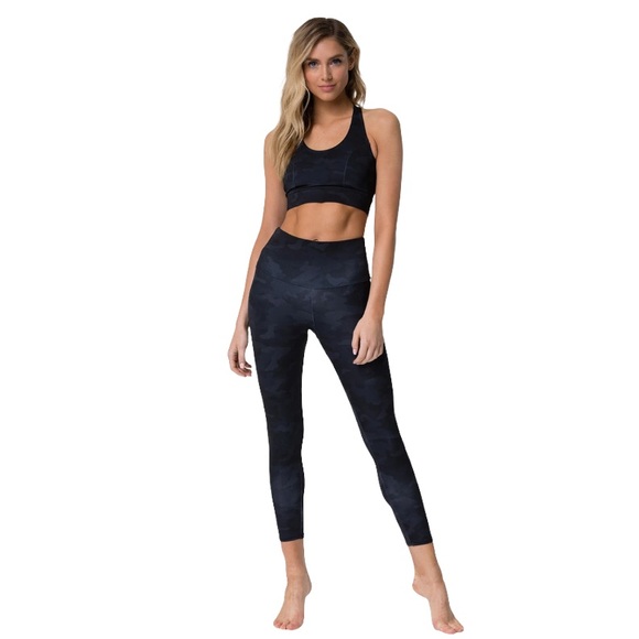 Onzie Flow Warrior sports bra in black - Picture 3 of 10